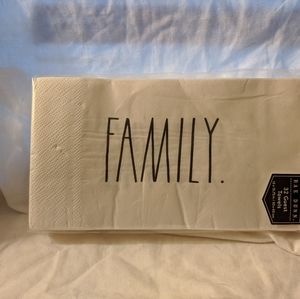 Rae Dunn 32 Holiday Family Guest Towels